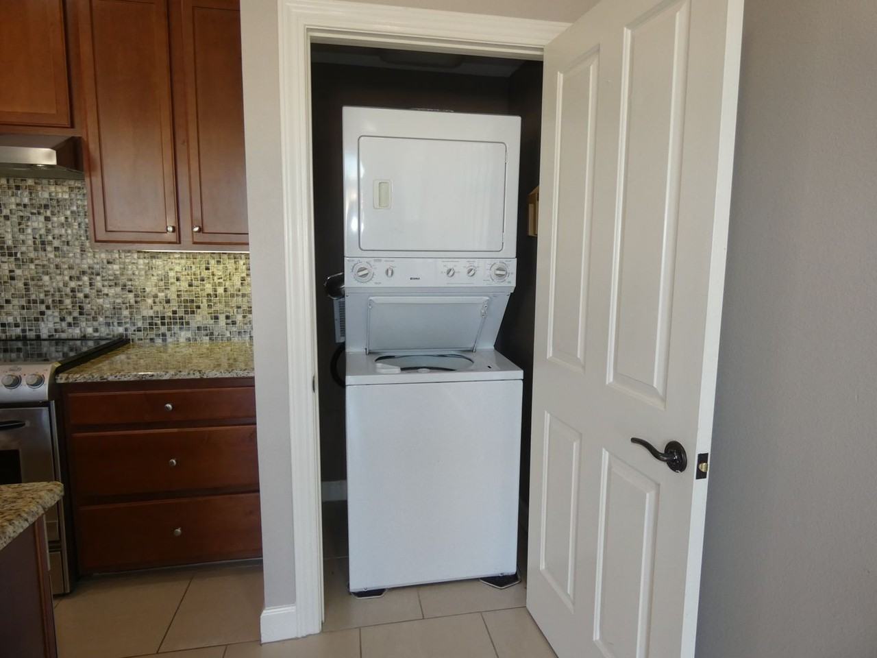 415 E Romana St #101 - Photo 6 of 16