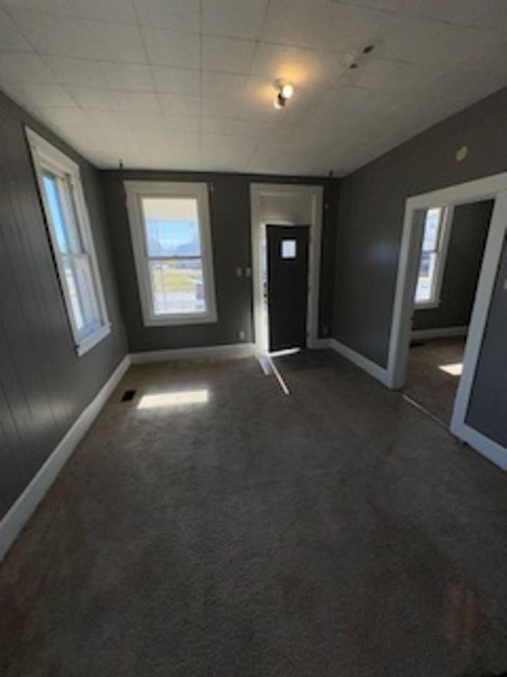 658 E Louisiana St - Photo 2 of 6