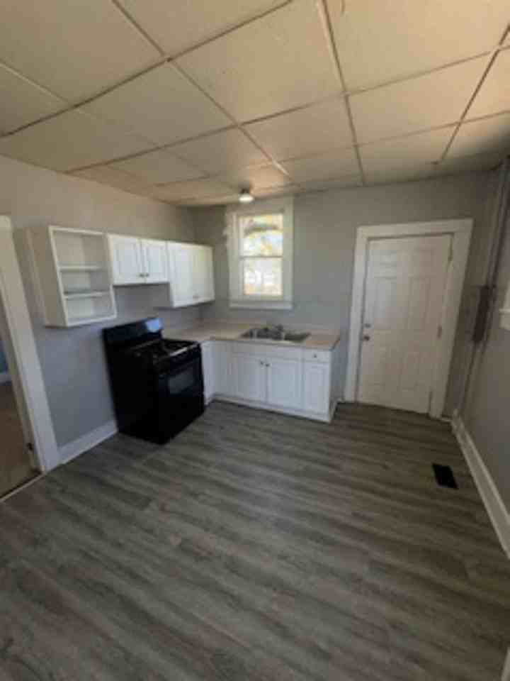 658 E Louisiana St - Photo 4 of 6