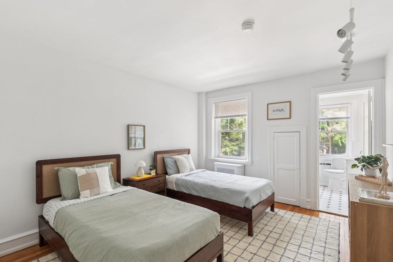 Greenwood Terrace - Photo 5 of 28