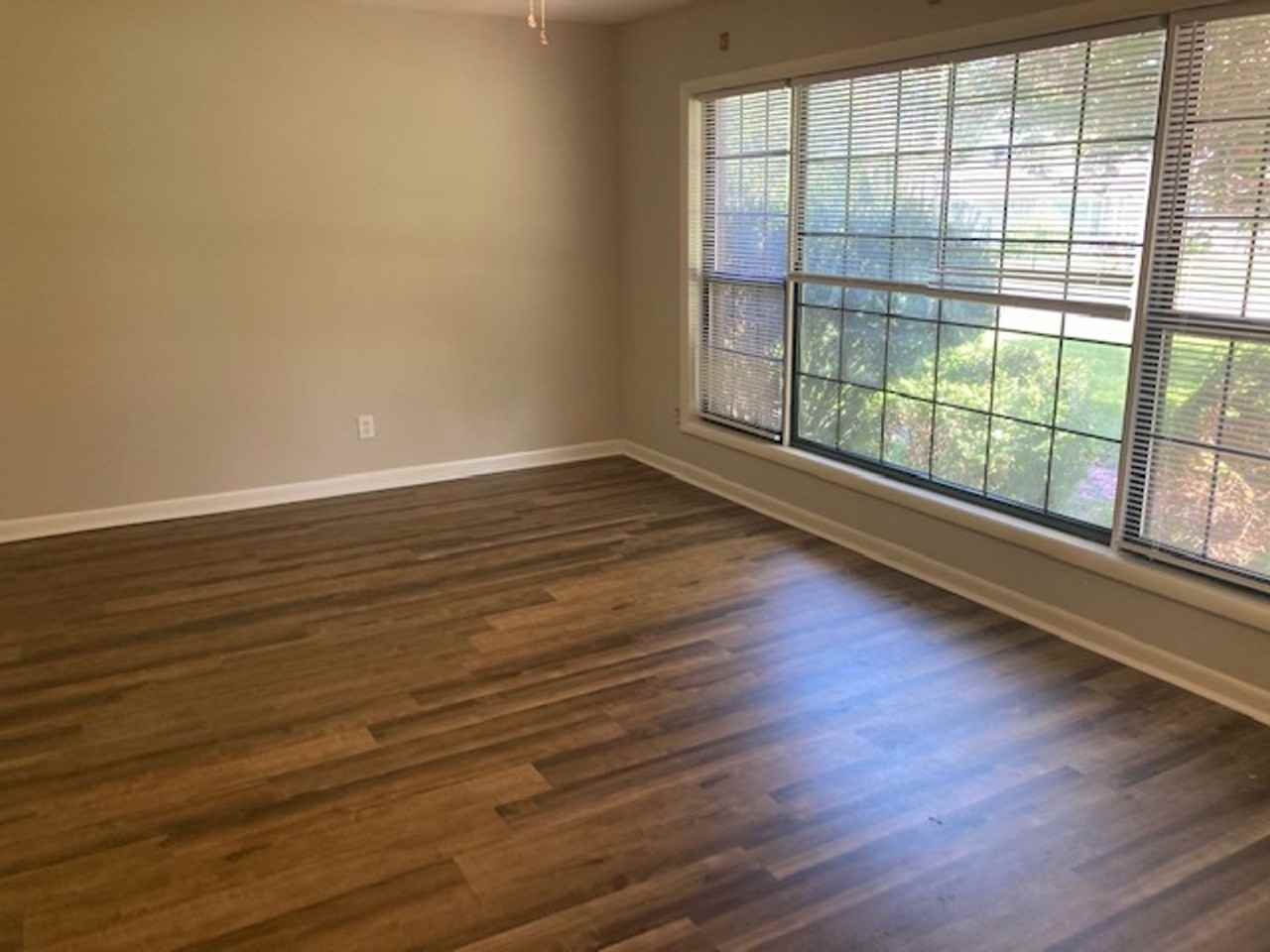 206 Eastland Dr - Photo 3 of 15