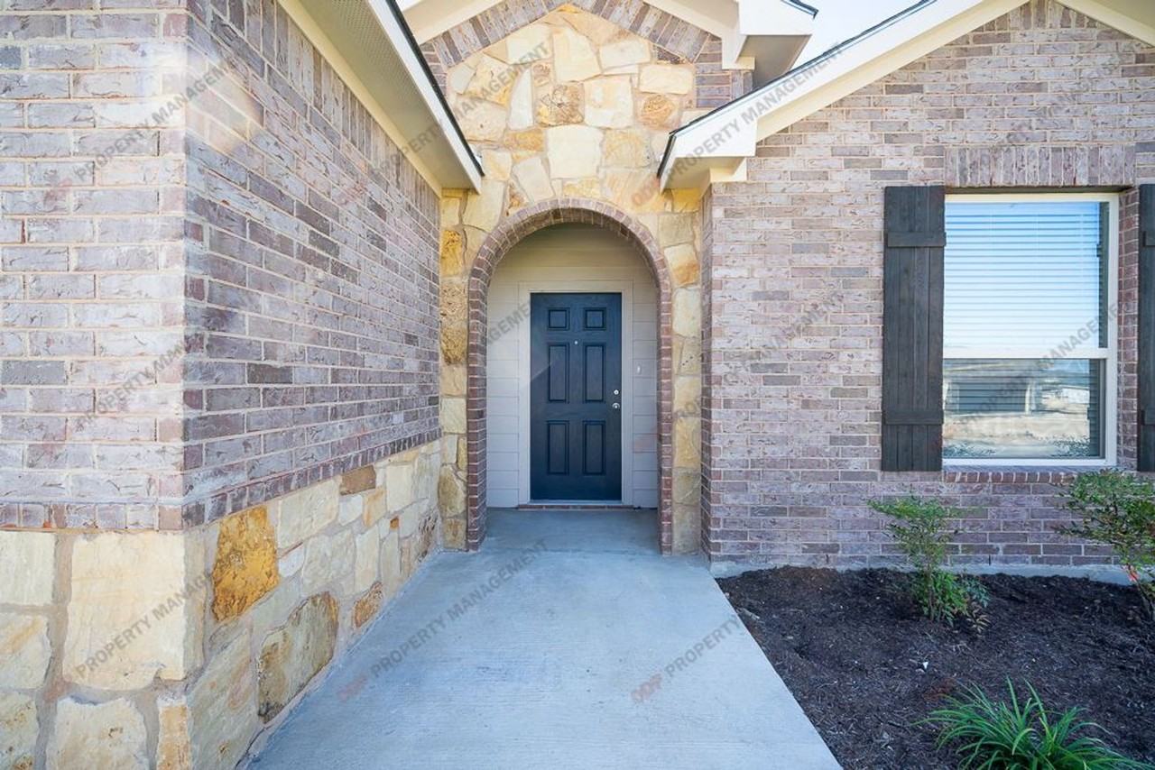 7717 Hickman St - Photo 3 of 19