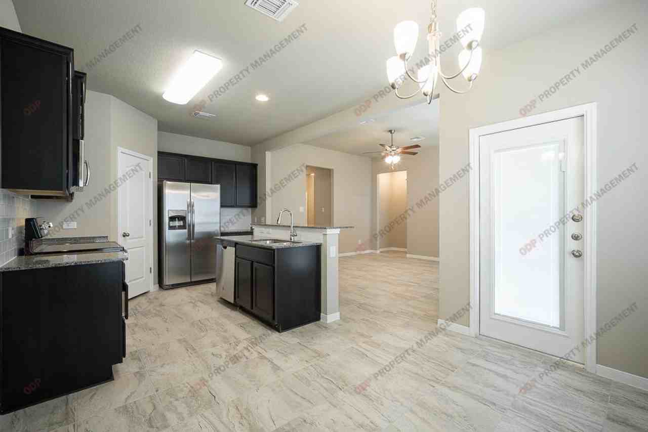 7717 Hickman St - Photo 5 of 19