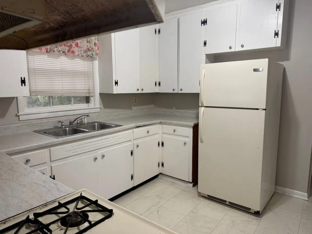 1702 Highland Pl - Photo 2 of 10