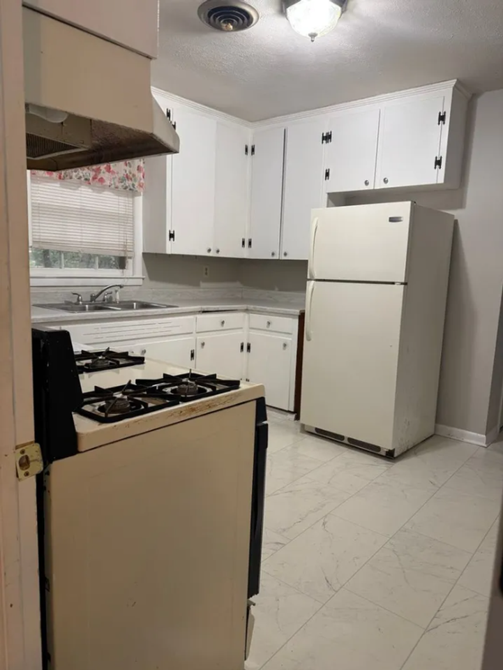 1702 Highland Pl - Photo 3 of 10