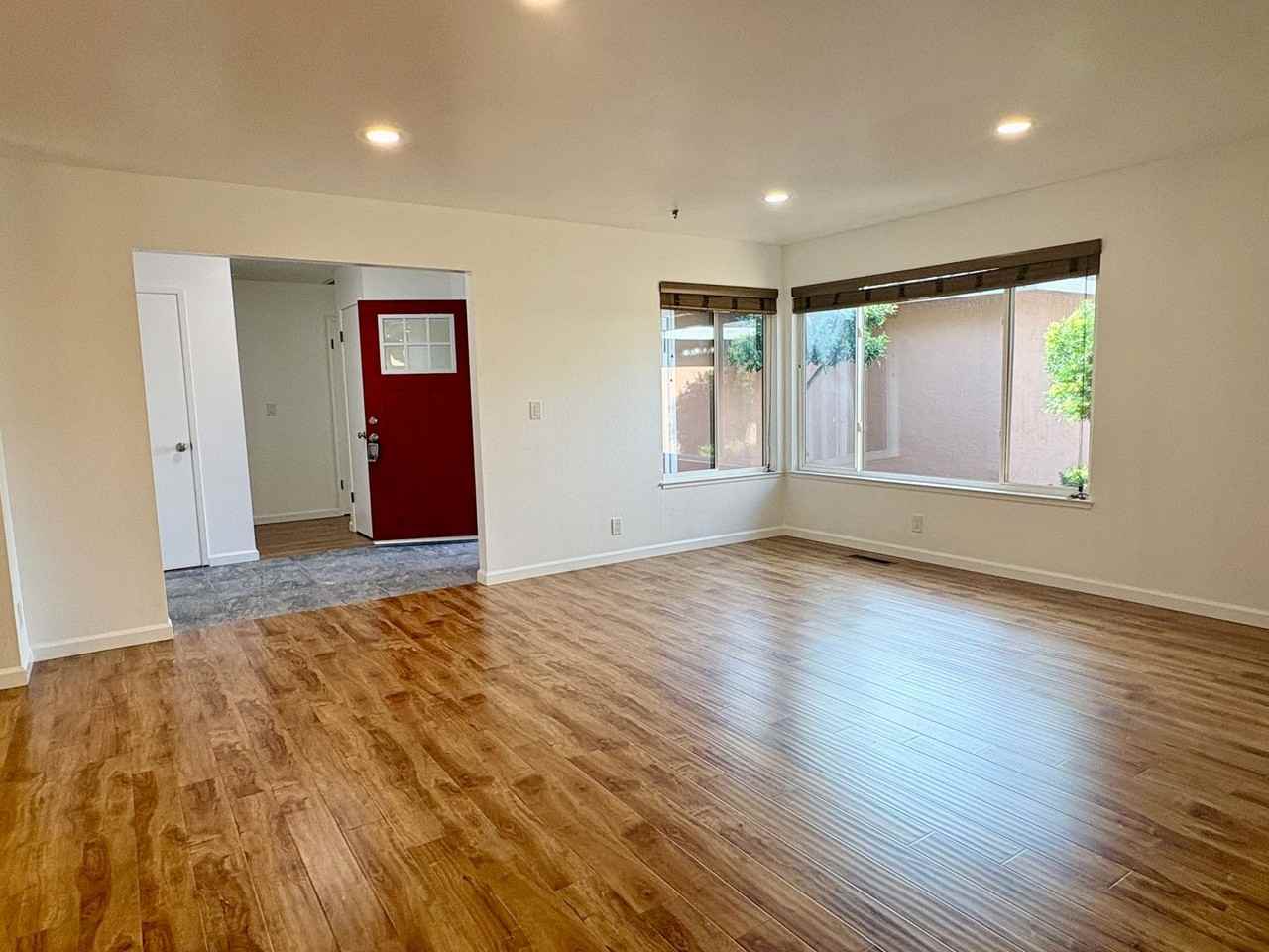 1041 Mount Carmel Dr - Photo 2 of 16