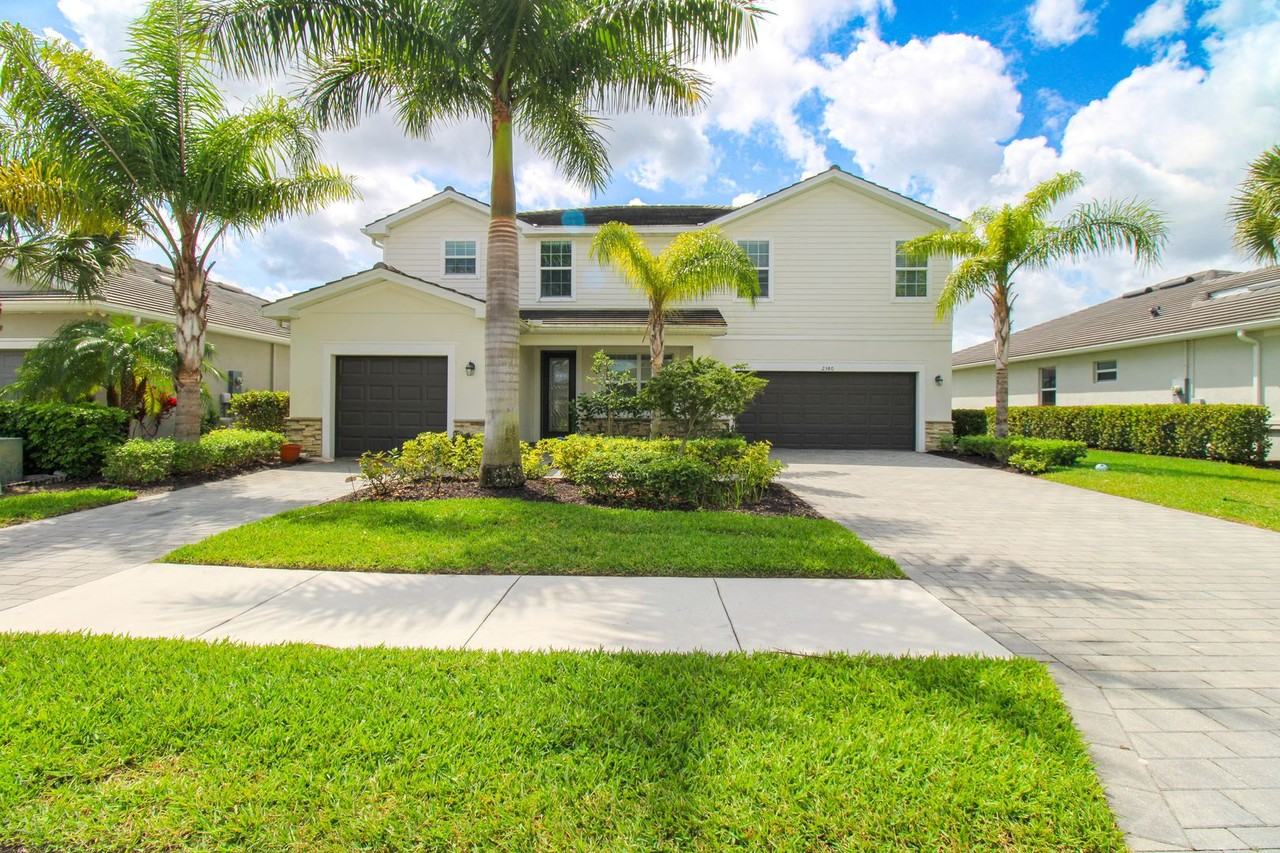 2380 Fallglo St - Photo 2 of 50