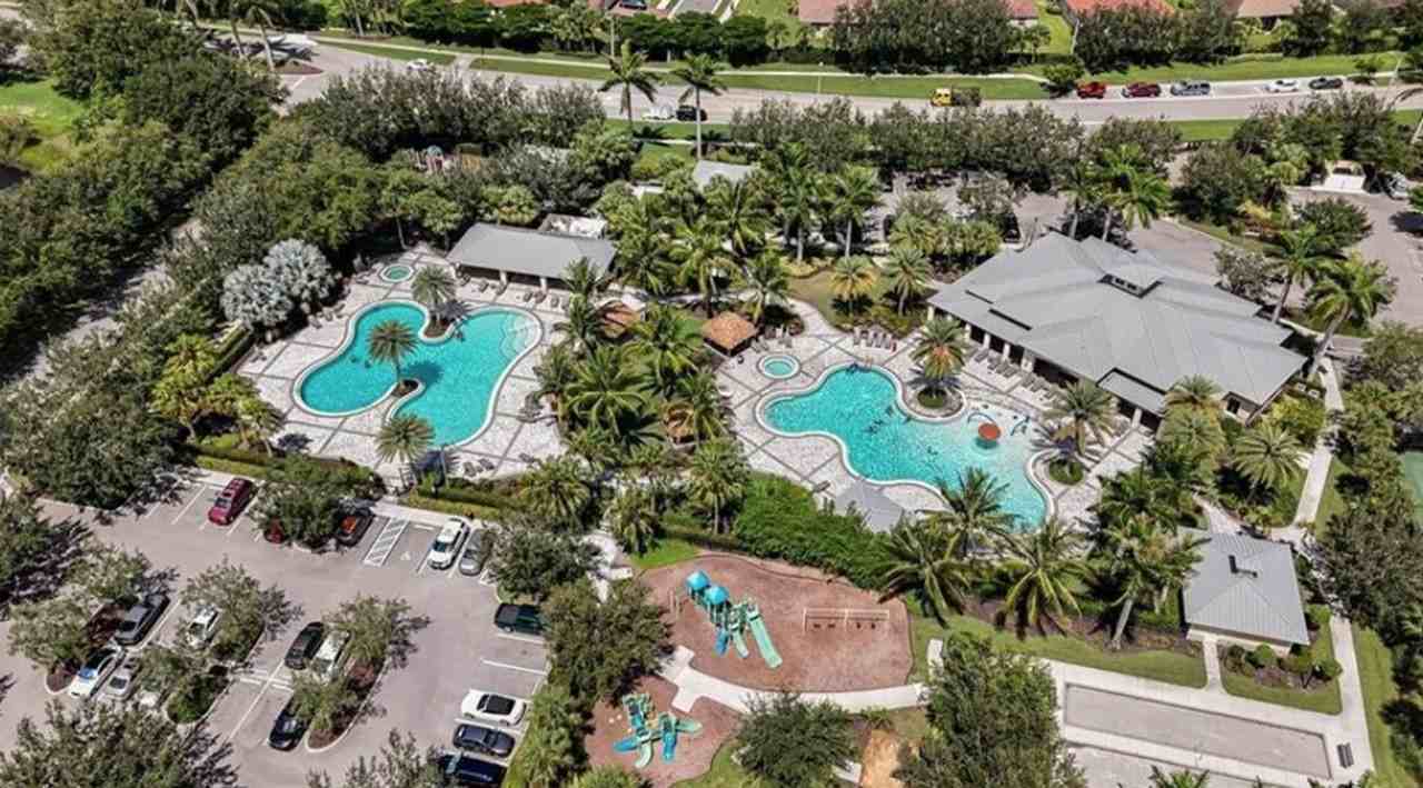 2380 Fallglo St - Photo 3 of 50