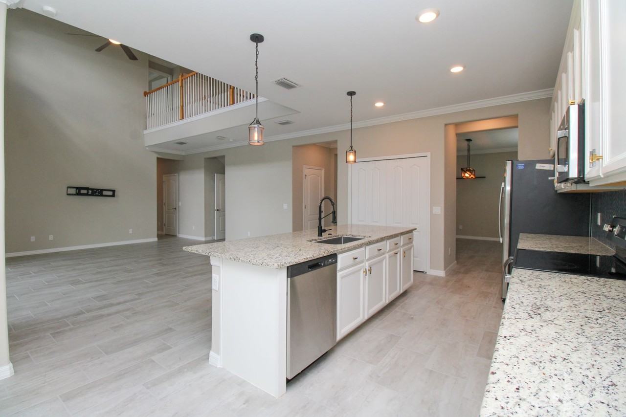 2380 Fallglo St - Photo 4 of 50