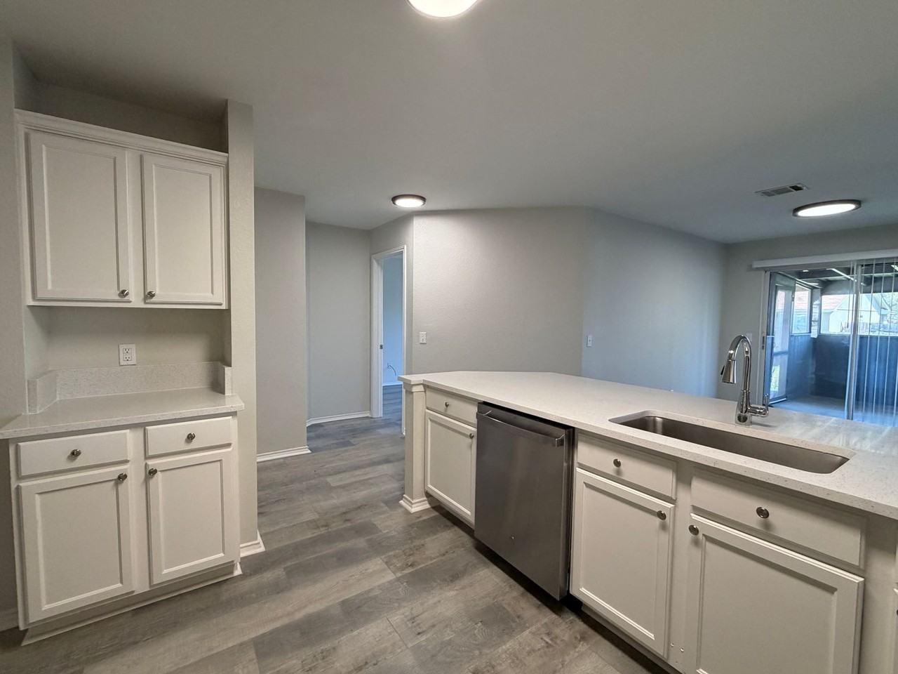 7013 Hewers Dr - Photo 4 of 23