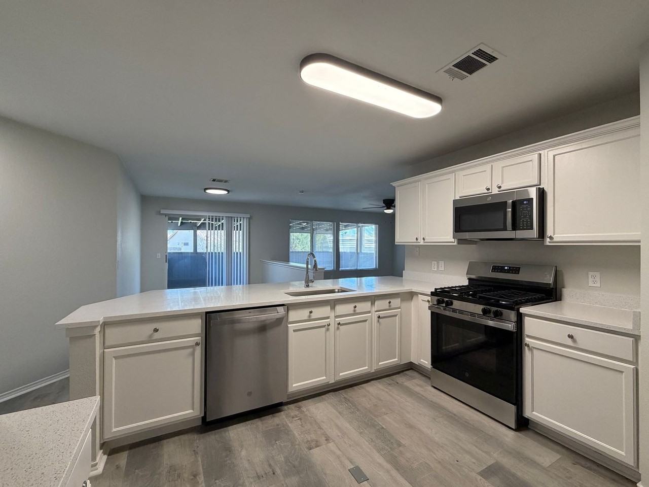 7013 Hewers Dr - Photo 5 of 23