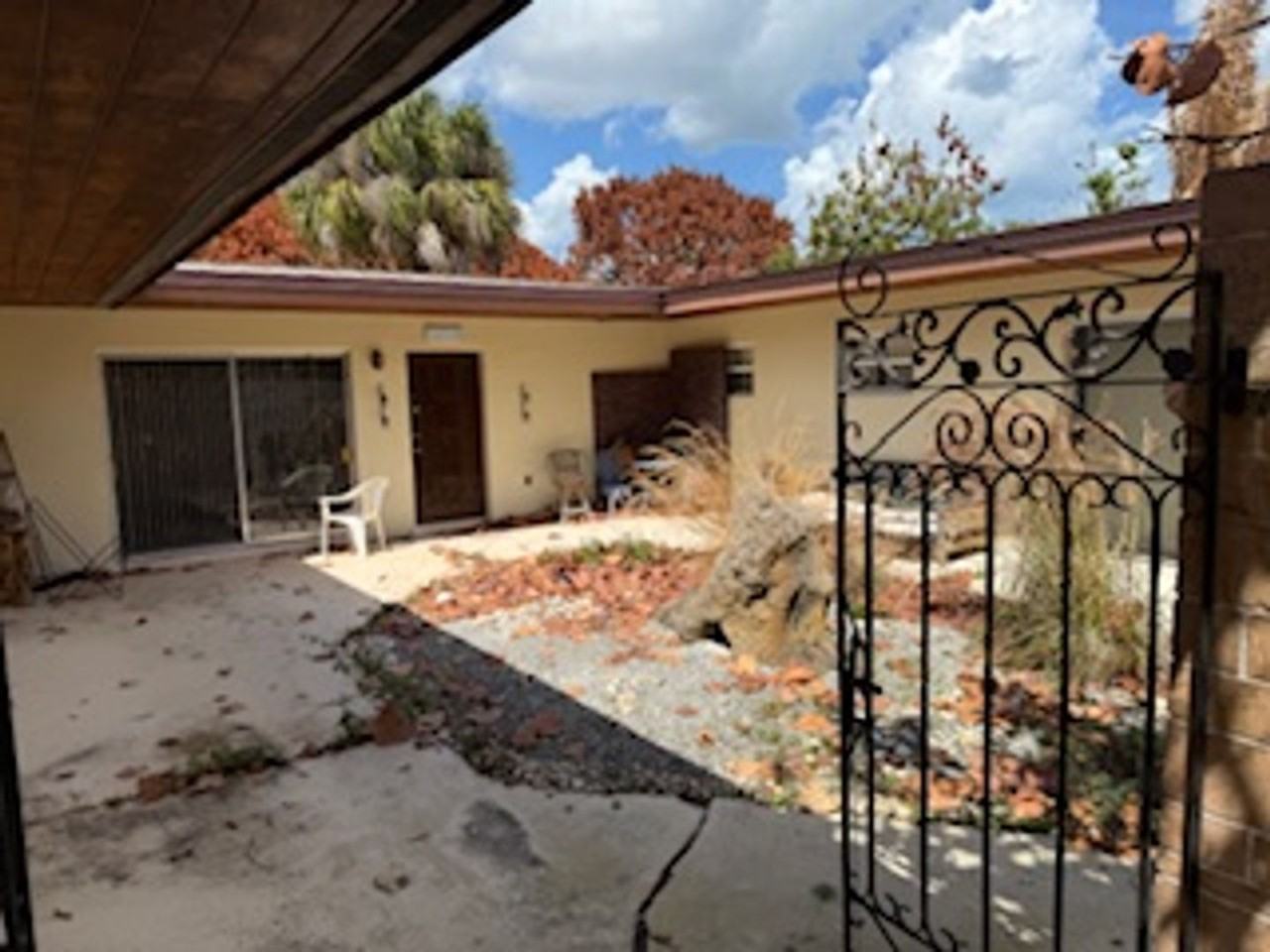 1128 Pinetree Dr - Photo 2 of 4