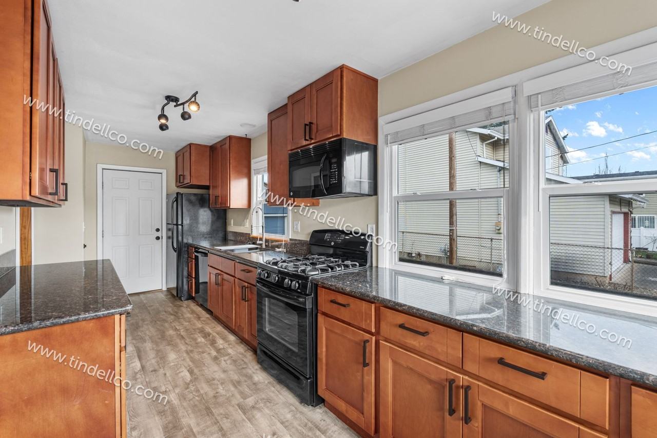 7315 N Van Houten Ave - Photo 7 of 20