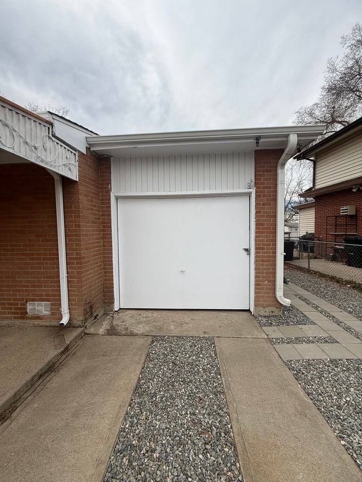 3289 Troy St - Photo 3 of 32