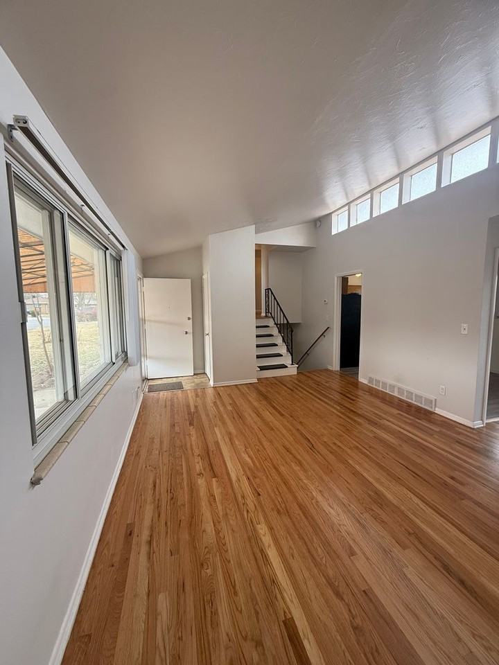 3289 Troy St - Photo 5 of 32