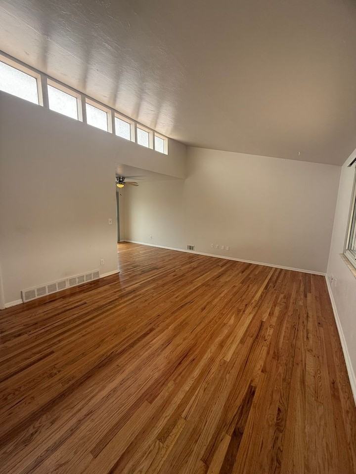 3289 Troy St - Photo 6 of 32