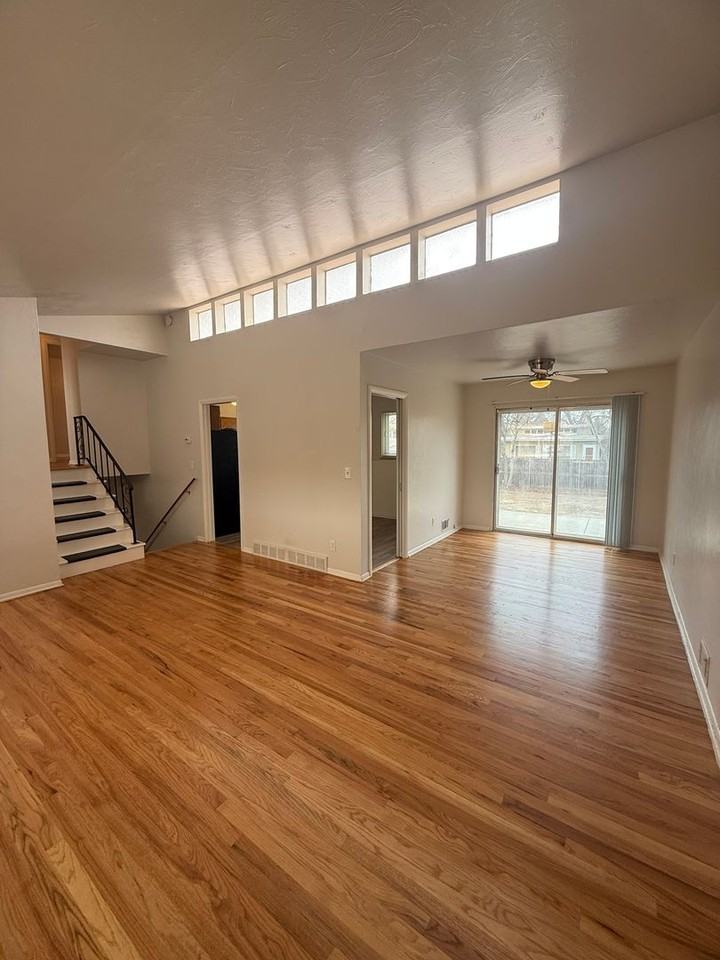 3289 Troy St - Photo 7 of 32