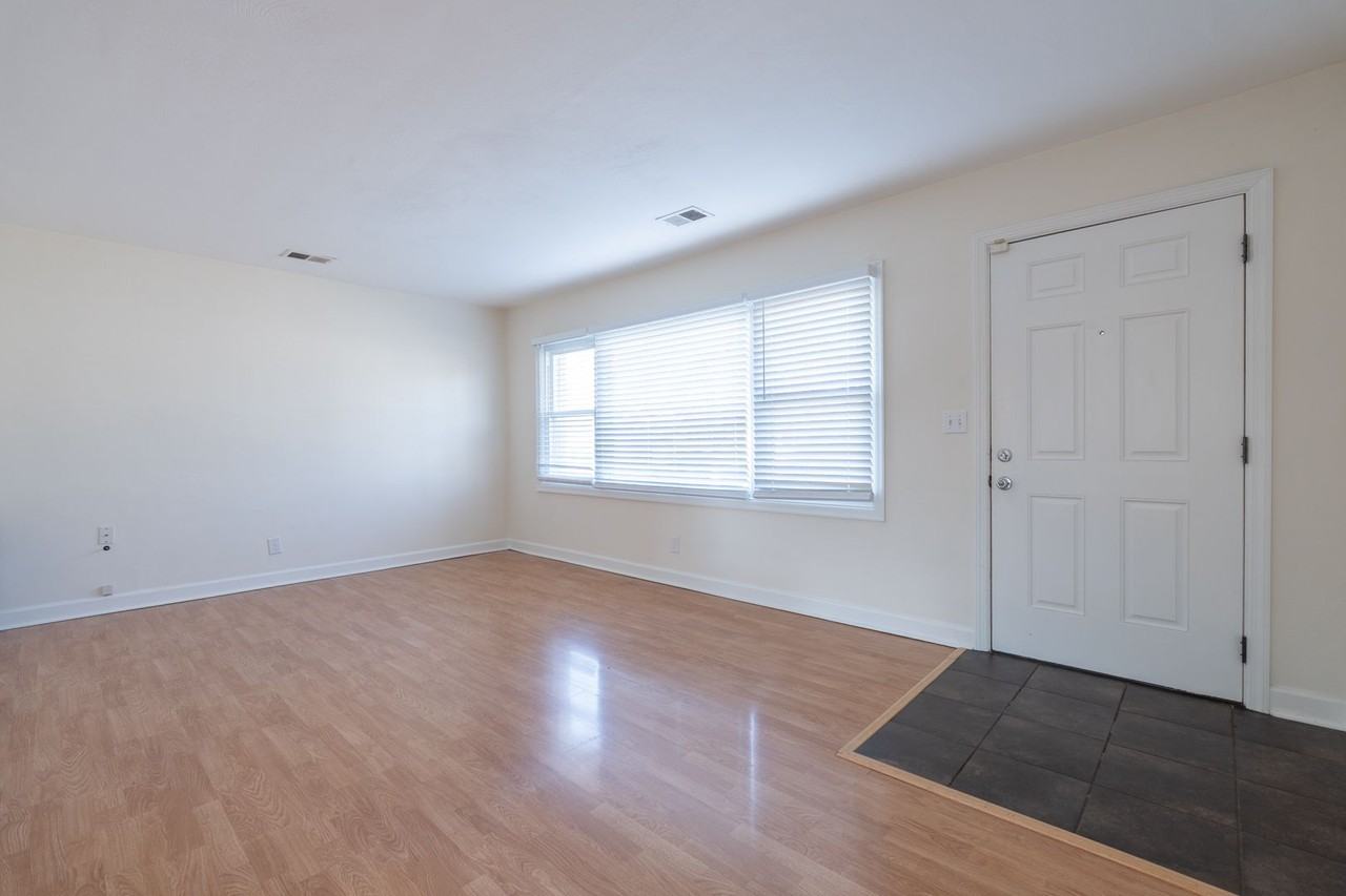 8447 Benningfield Ct - Photo 7 of 46