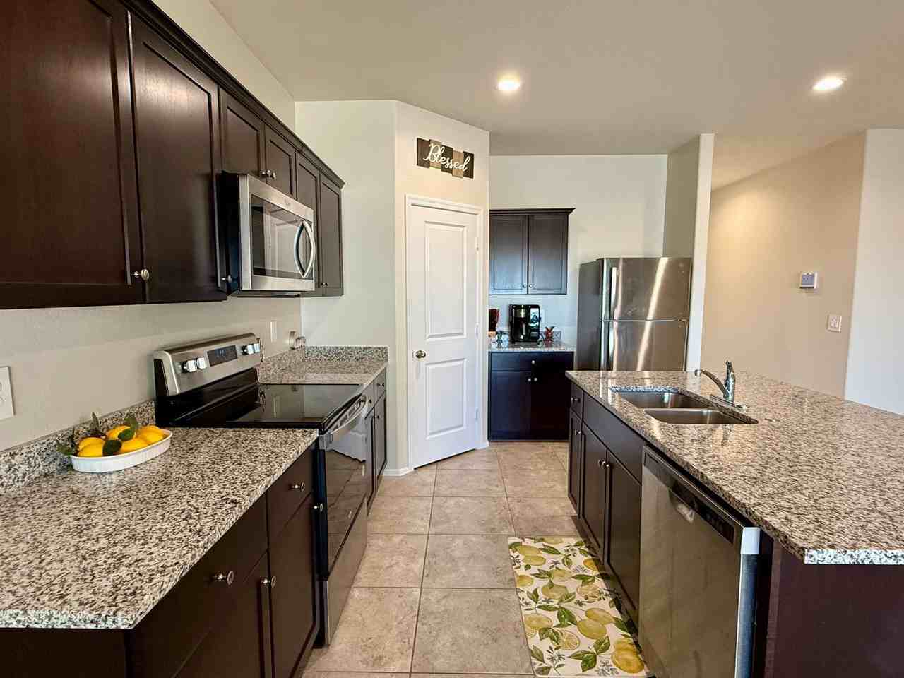 2207 S 46th St - Photo 6 of 35