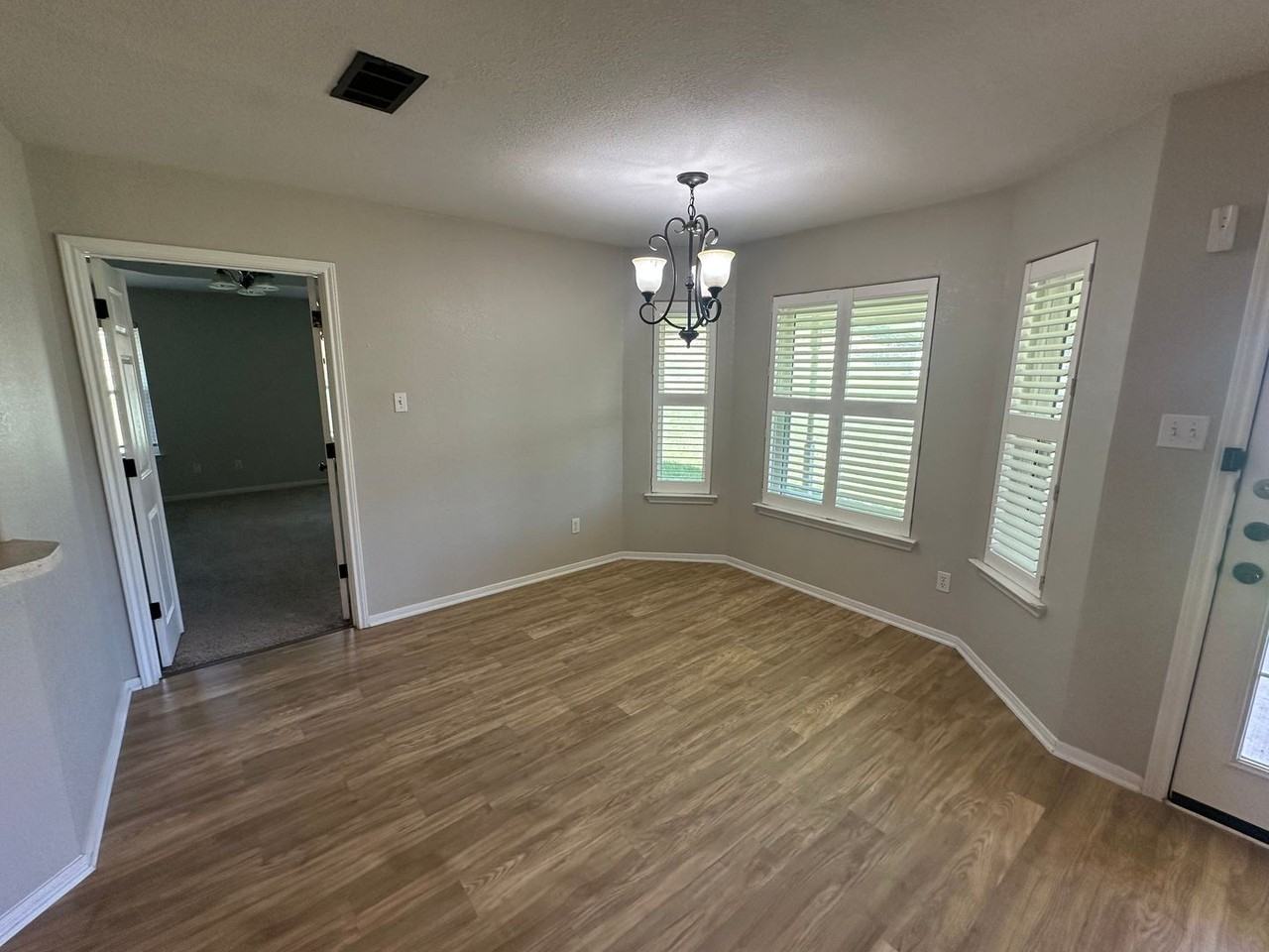 3104 Valley Oaks Cir - Photo 4 of 24