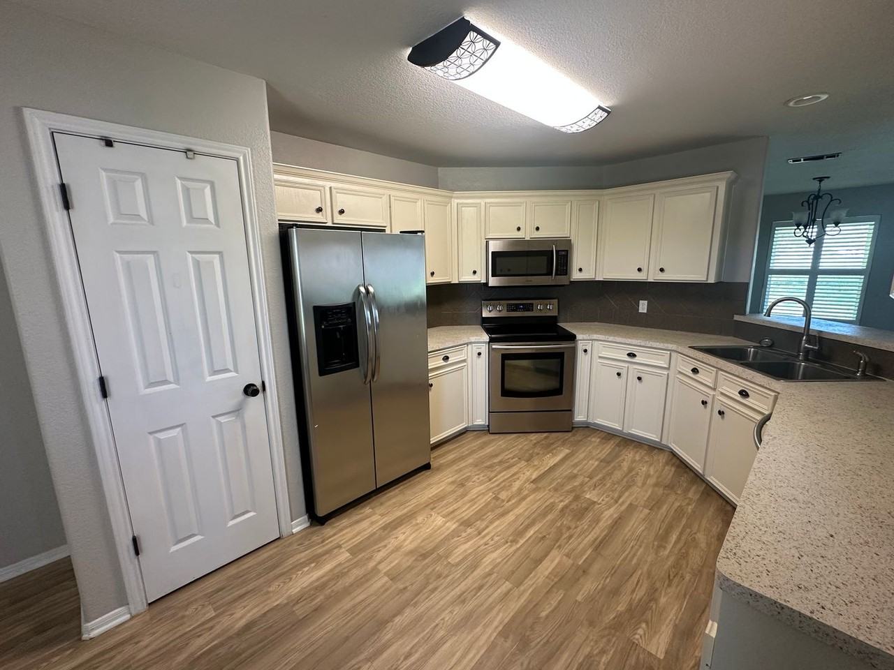 3104 Valley Oaks Cir - Photo 5 of 24