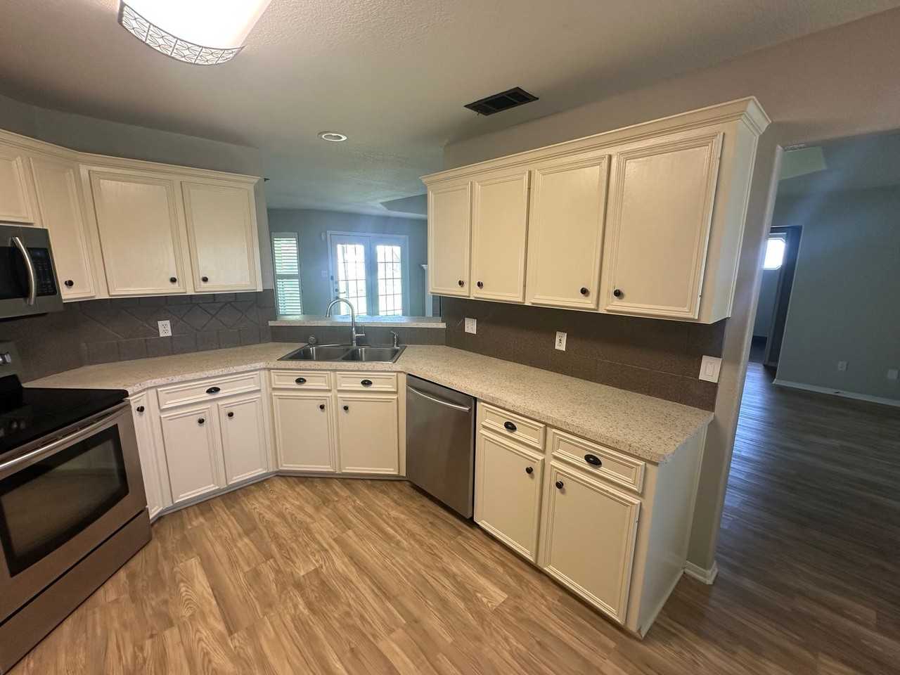 3104 Valley Oaks Cir - Photo 6 of 24