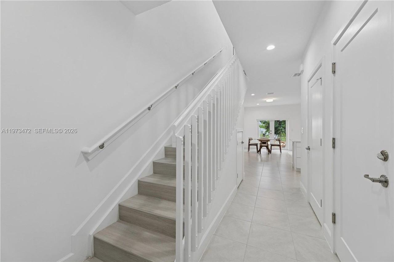 355 Nw 30th Ave - Photo 5 of 17