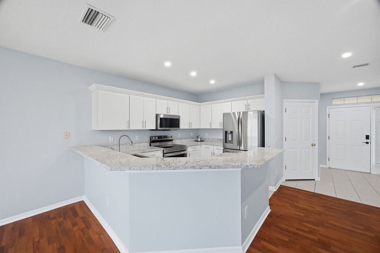 6407 Barksdale Way - Photo 7 of 47