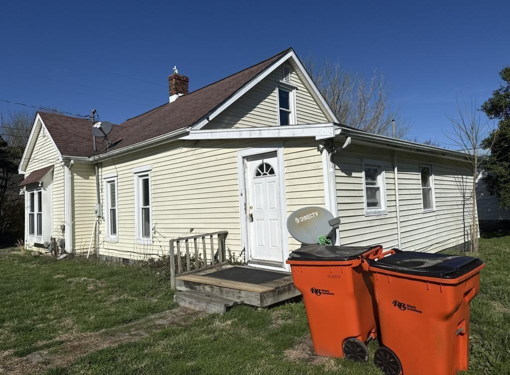 211 W Main St - Photo 2 of 11