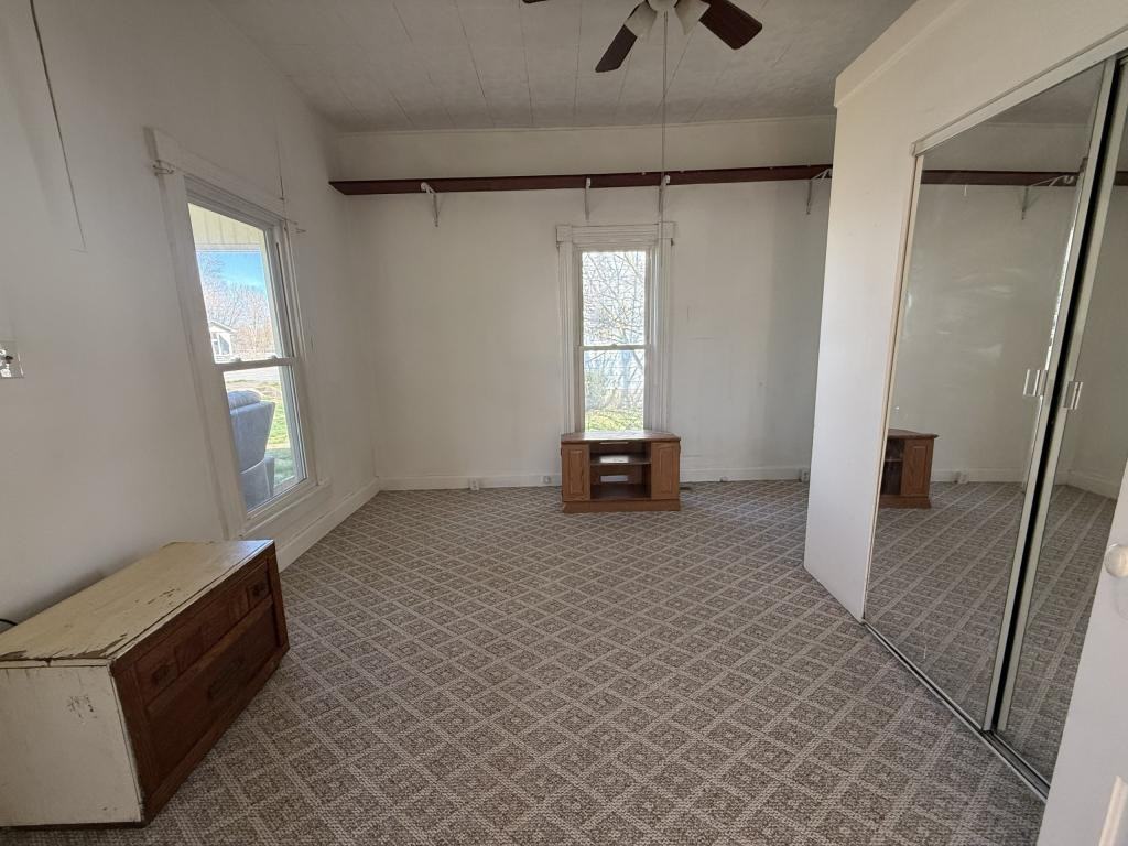 211 W Main St - Photo 6 of 11