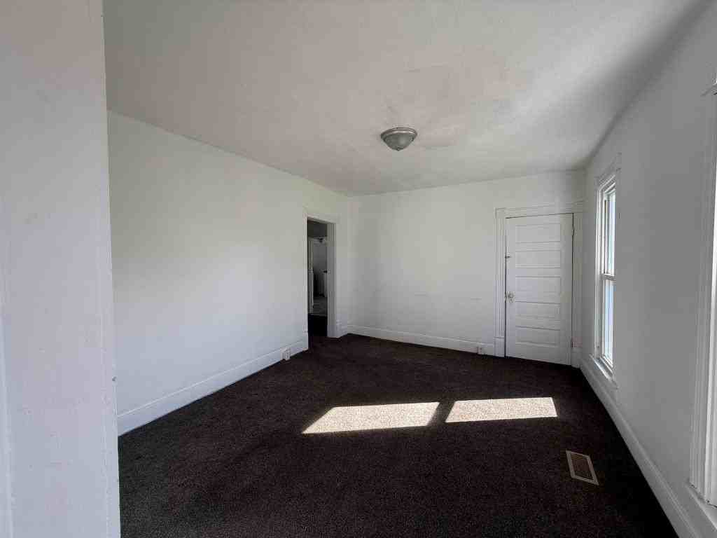 211 W Main St - Photo 7 of 11