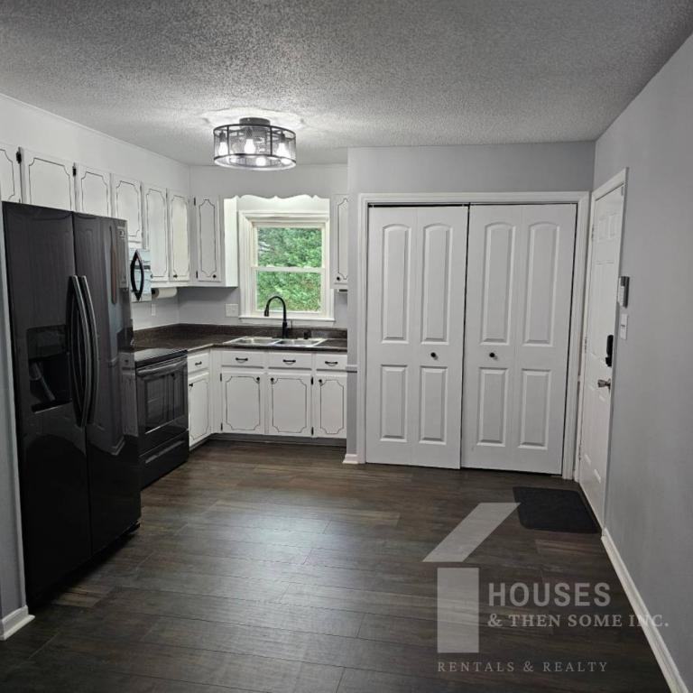 14 Baggott Rd - Photo 4 of 21