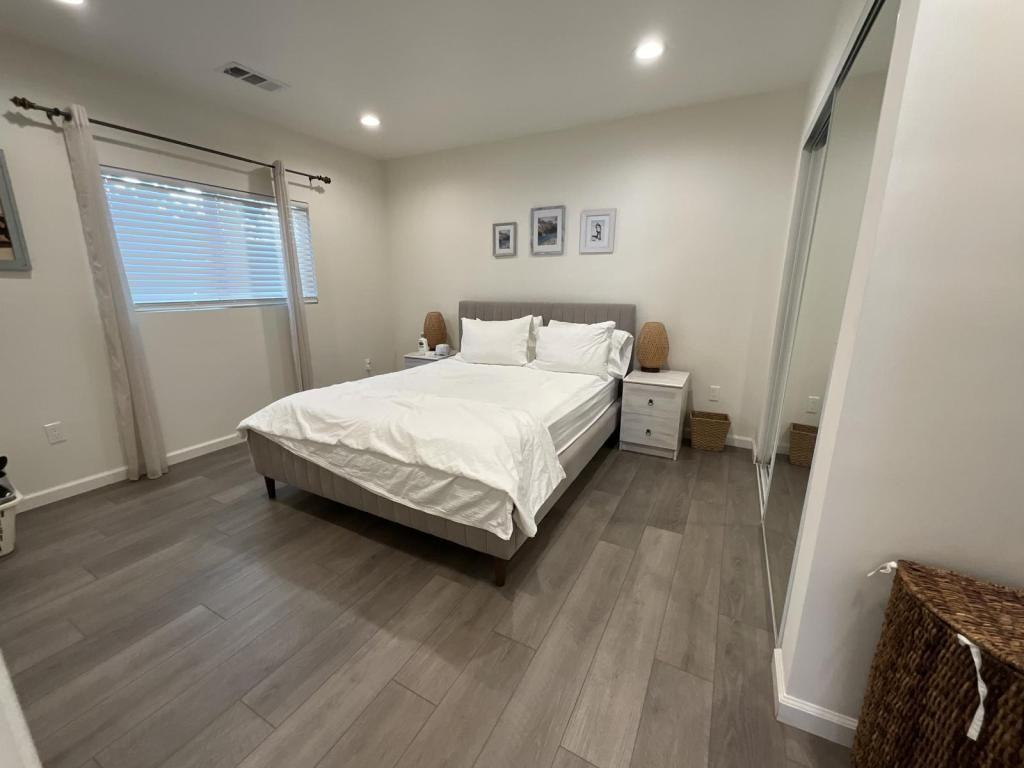 18427 Delano St - Photo 4 of 12