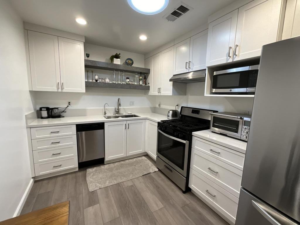 18427 Delano St - Photo 6 of 12