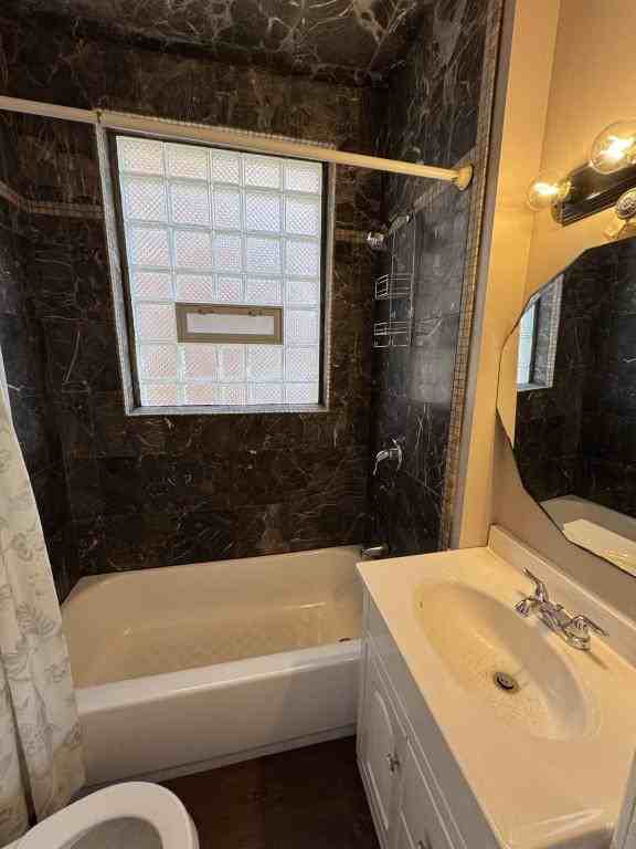 3769 Saint Lawrence Ave - Photo 3 of 19