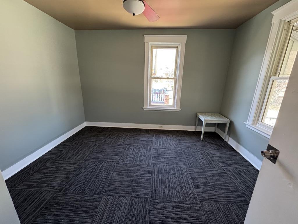 3769 Saint Lawrence Ave - Photo 4 of 19