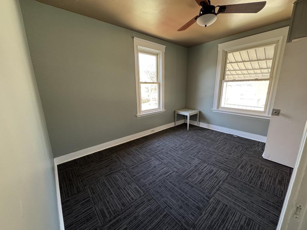 3769 Saint Lawrence Ave - Photo 5 of 19