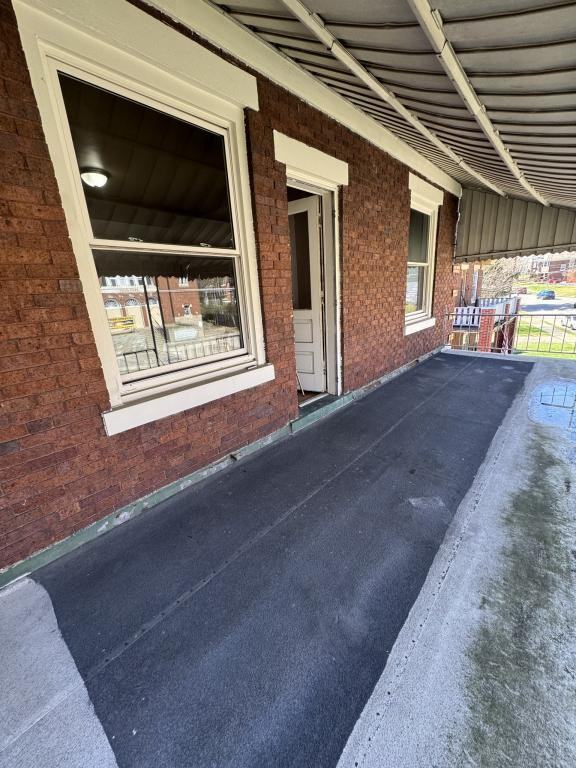 3769 Saint Lawrence Ave - Photo 6 of 19