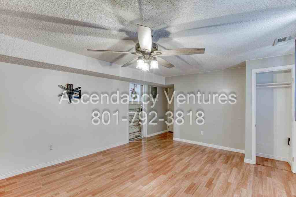 1138 Vitt Dr - Photo 3 of 14