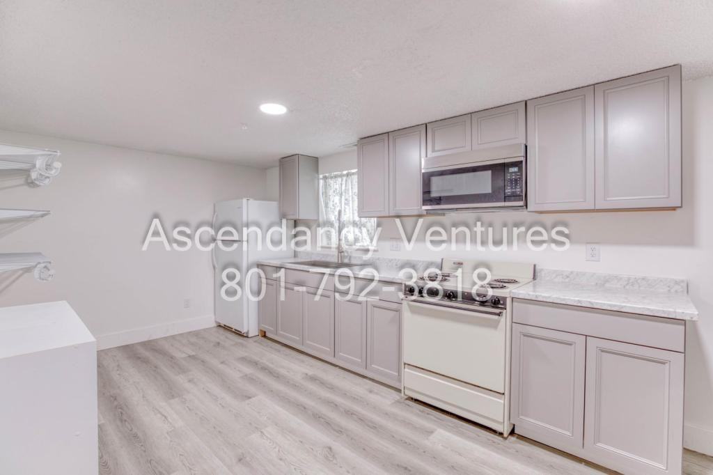 1138 Vitt Dr - Photo 4 of 14