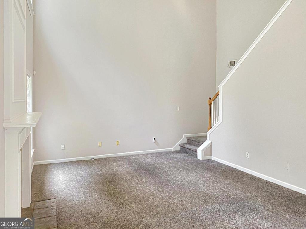 2550 Plymouth Way - Photo 3 of 11