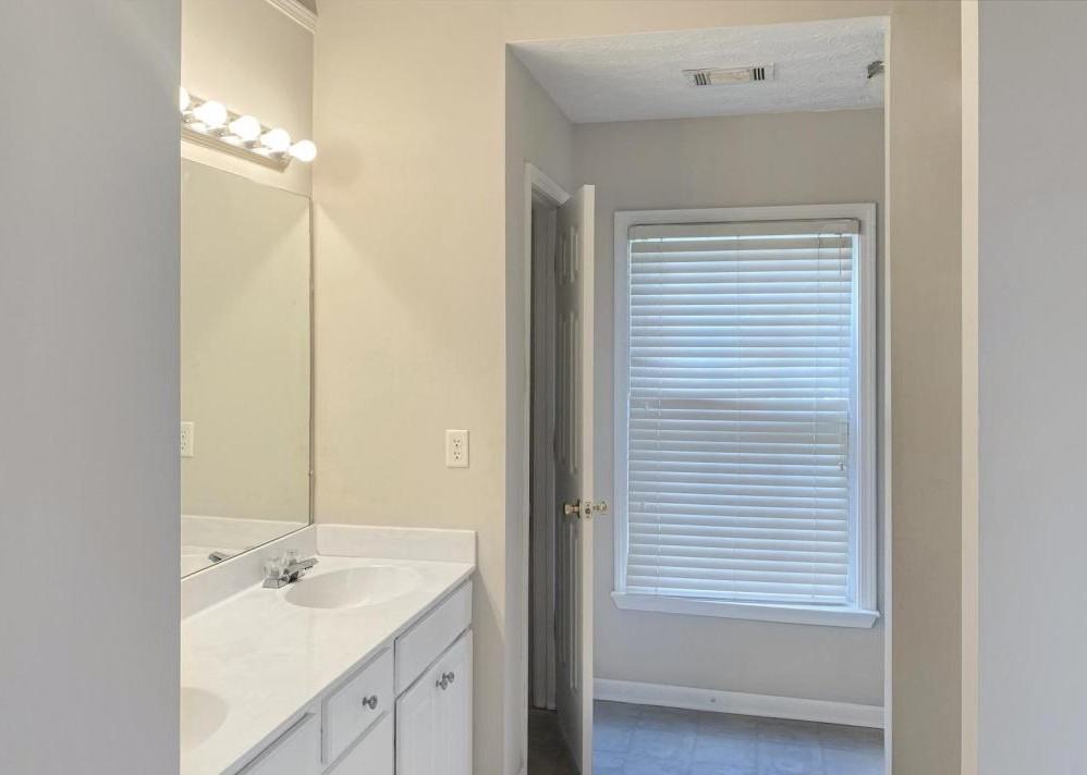 2550 Plymouth Way - Photo 7 of 11