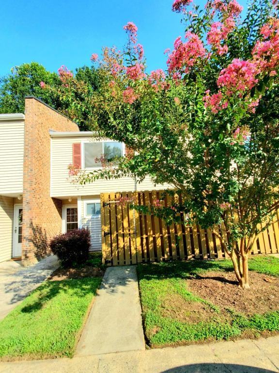 220 Elizabeth St ##A22 - Photo 2 of 26