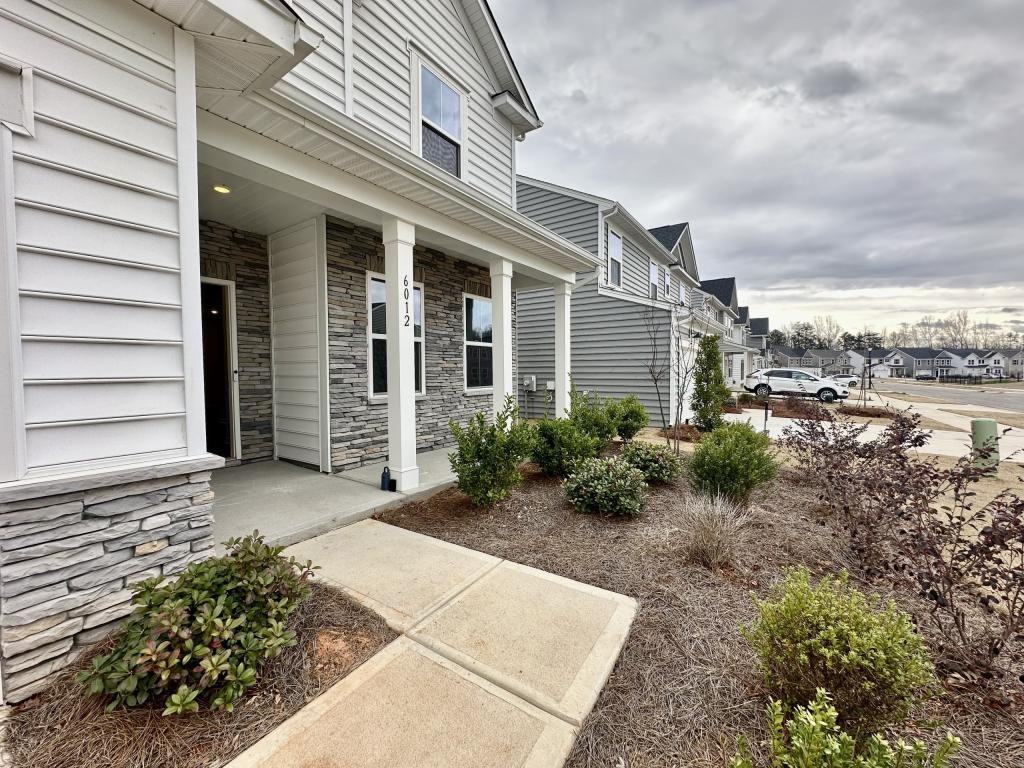 6012 Chumbley Point Rd - Photo 2 of 37