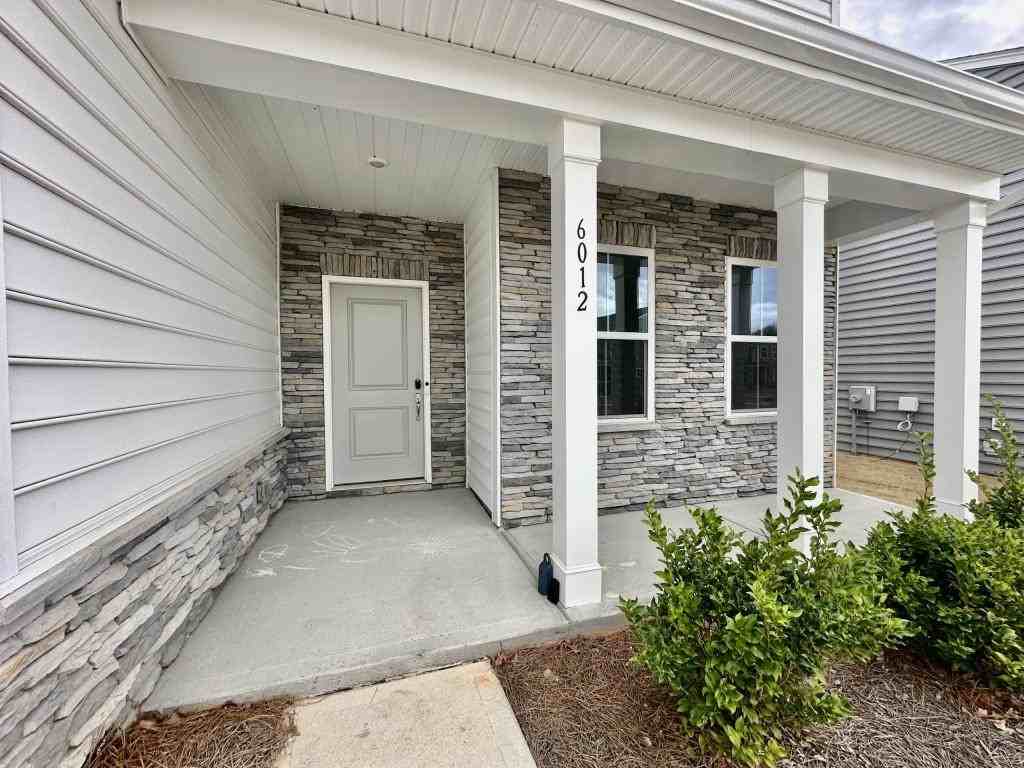 6012 Chumbley Point Rd - Photo 3 of 37