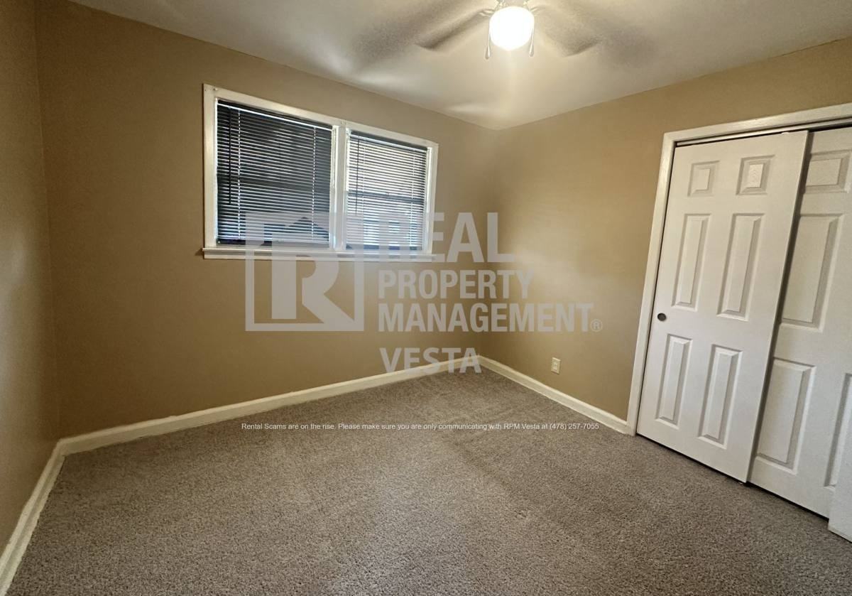 2775 Reynolds Dr - Photo 3 of 10