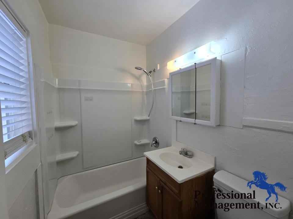 611 Custer Ave - Photo 7 of 8
