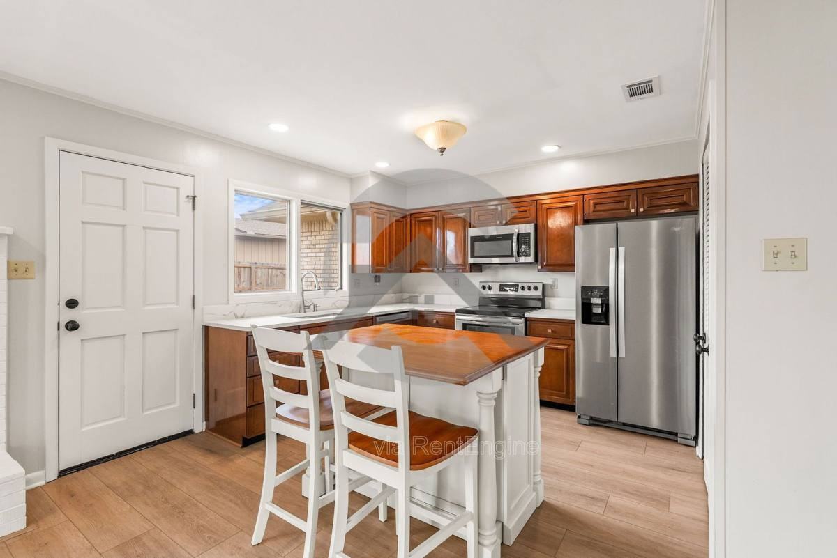 9812 Coppersmith Ln - Photo 2 of 9