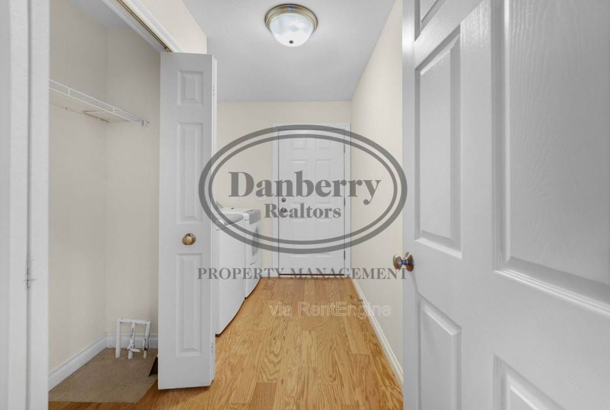 14866 Lake Winds Dr - Photo 3 of 9