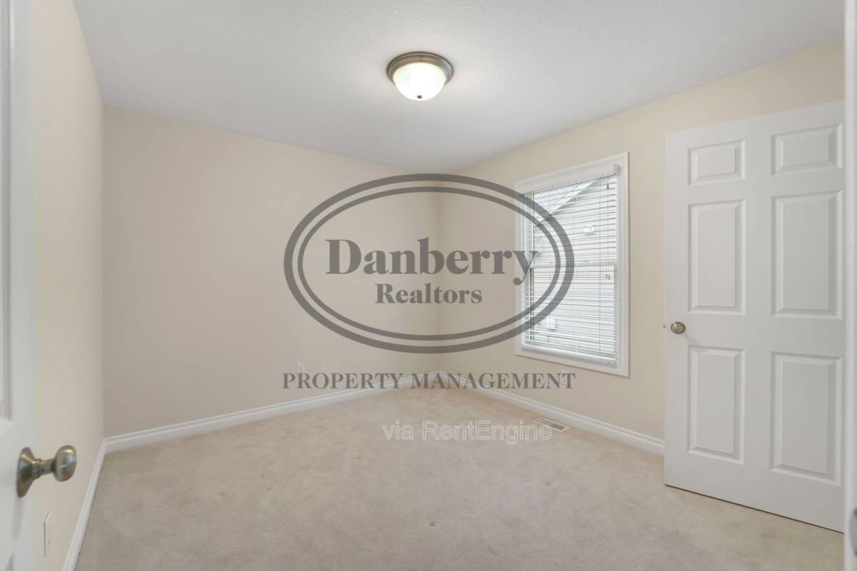 14866 Lake Winds Dr - Photo 5 of 9